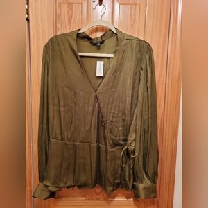 NWT- Banana Republic Silk Feel Blouse in Olive Green Size XXL